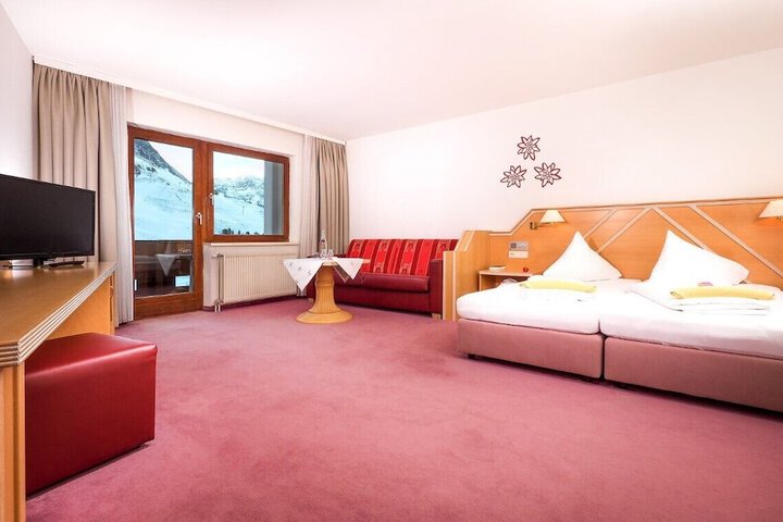 Room 14 of 38
