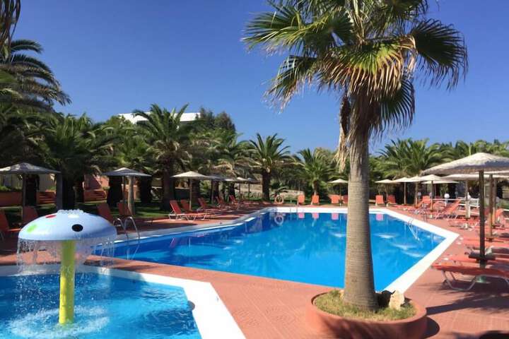 Pool Hotel