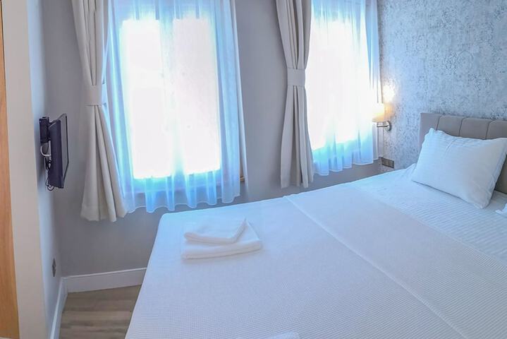Room 5 of 50