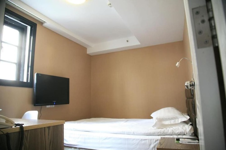 Room 49 of 90