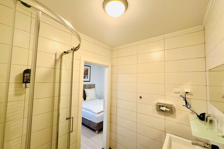 Room 15 of 34