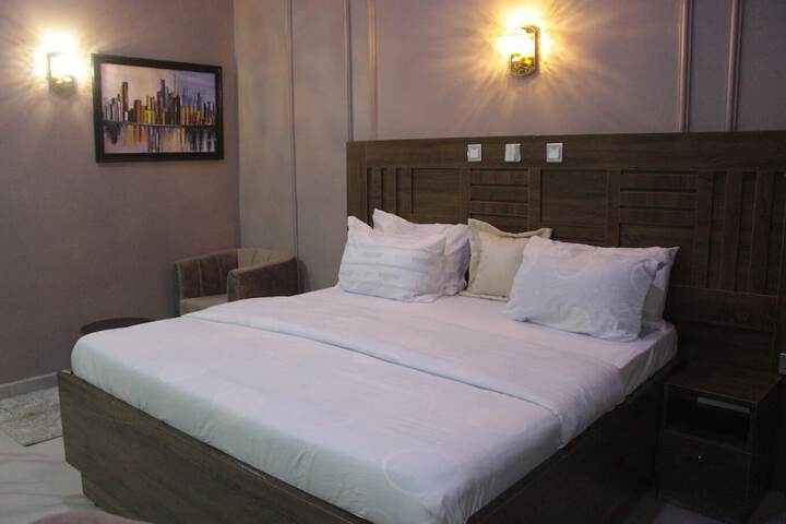 Room 6 of 27