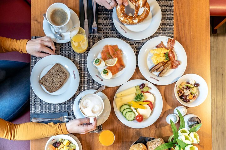Breakfast/Coffee Service 23 of 33