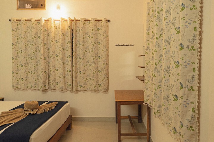 Room 5 of 33