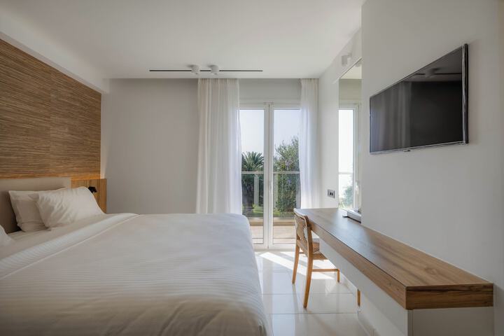 Room 30 of 208