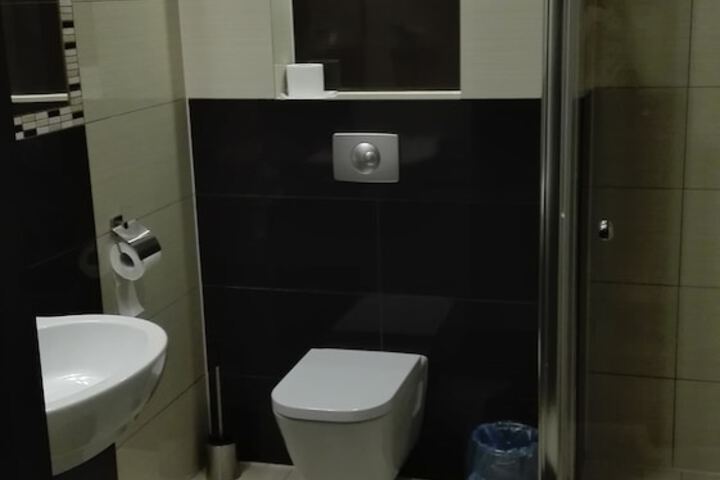 Room 33 of 81