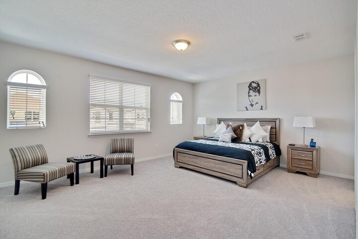 Room 4 of 28