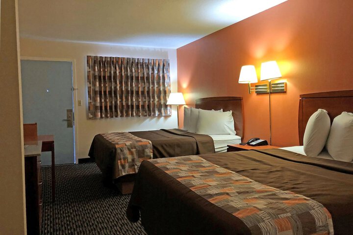 2 Queen Beds (6 of 9)