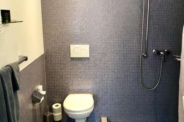 Room 12 of 25