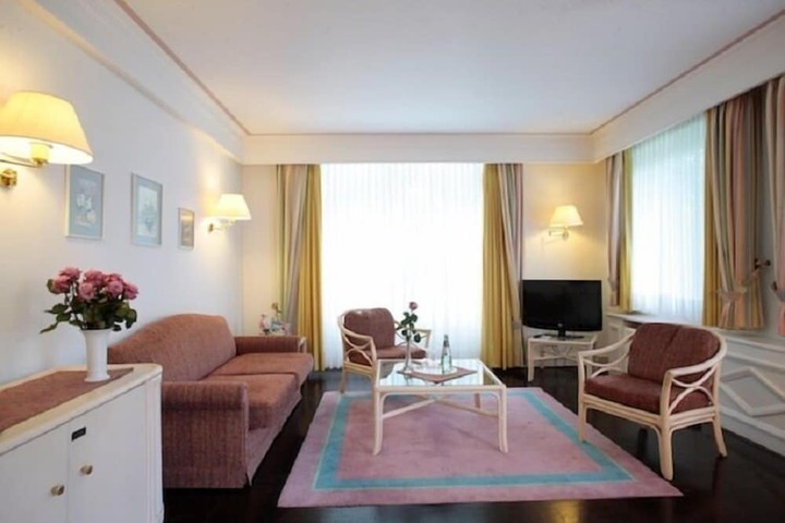 Room 35 of 70