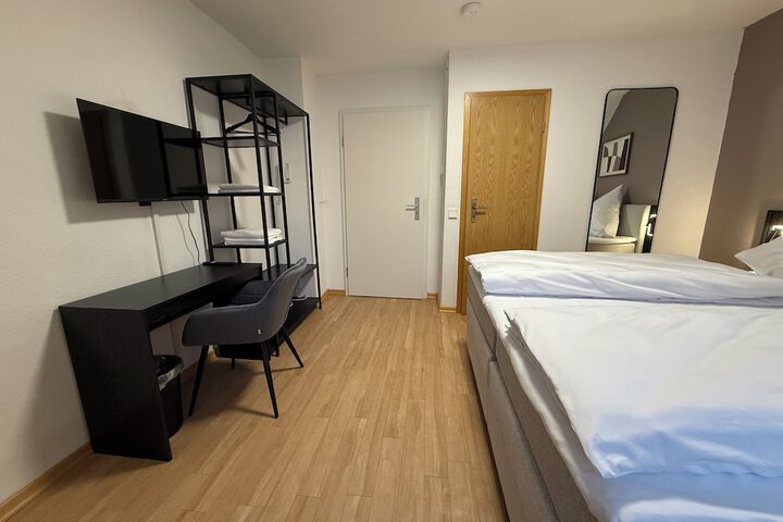 Room 12 of 21