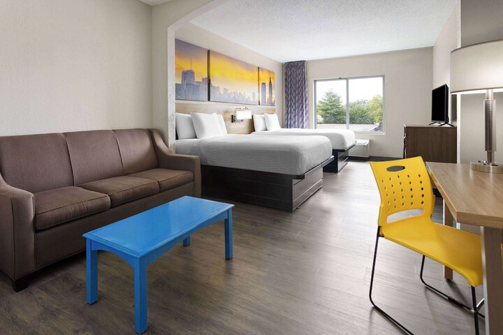 1 King Bed Suite (26 of 33)