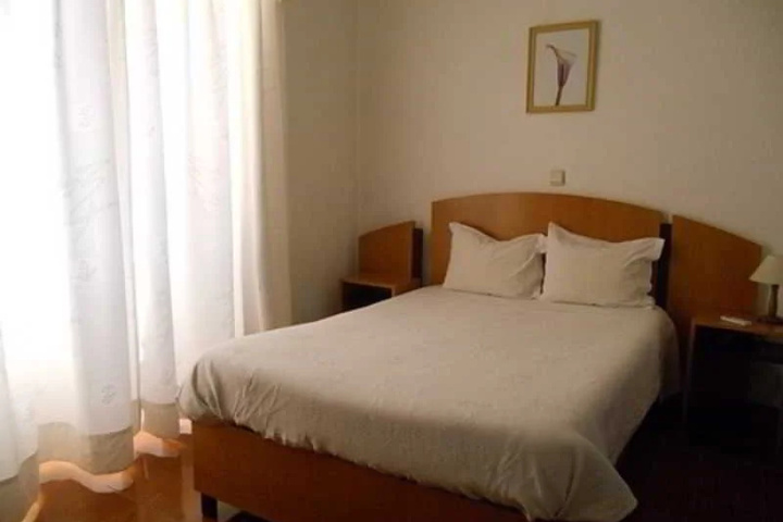 Room 2 of 4