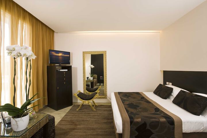 Room 6 of 59