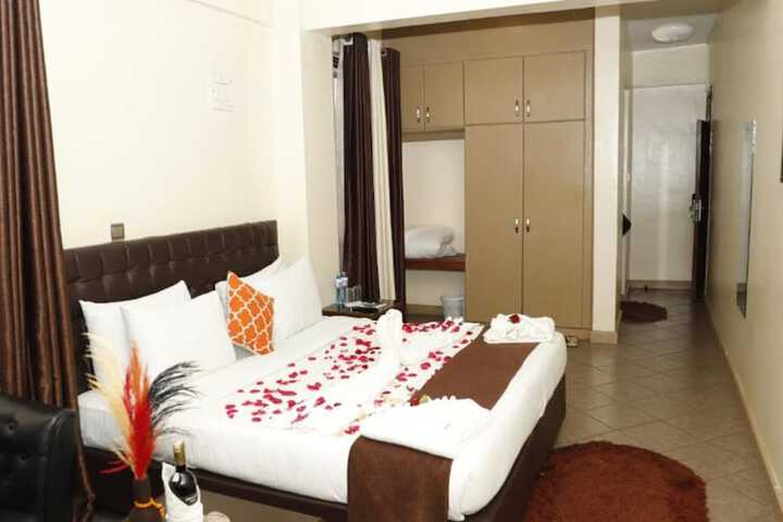 Room 14 of 30