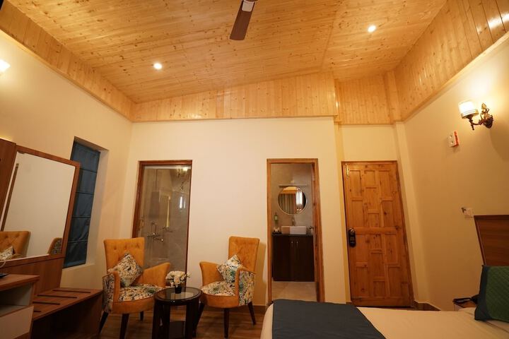 Room 6 of 68