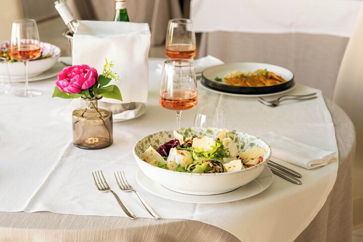 Dining 57 of 76