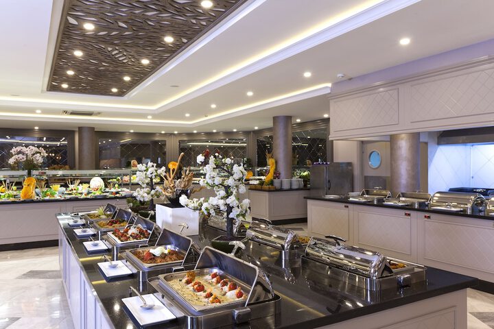 Dining 83 of 125