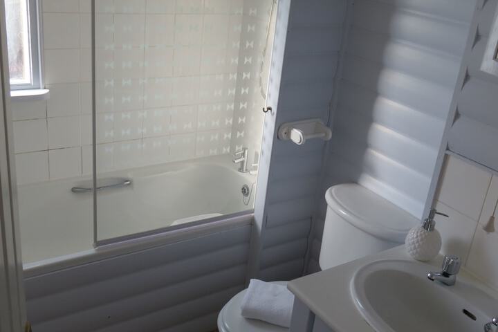 Room 6 of 11