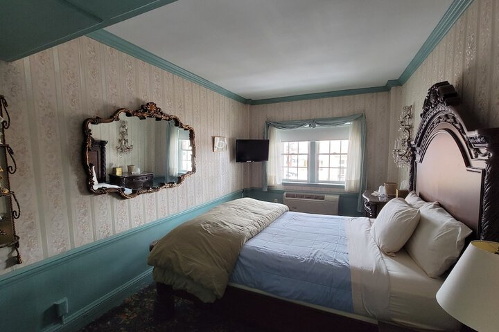 Room 124 of 206