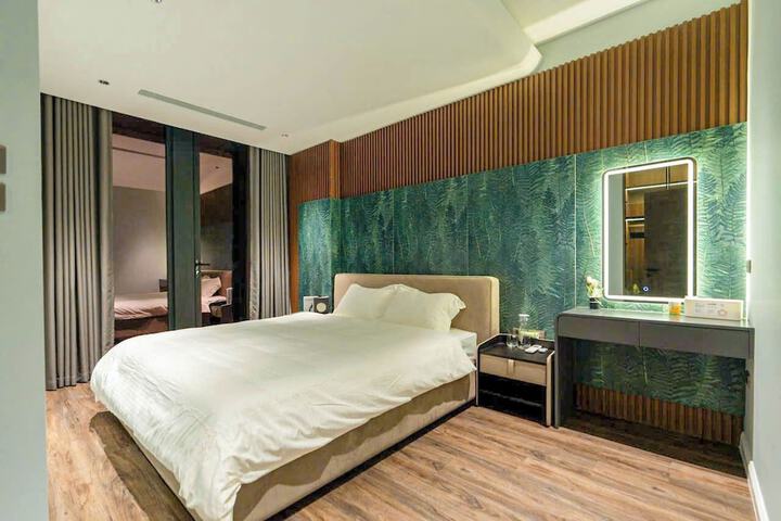 Room 64 of 168