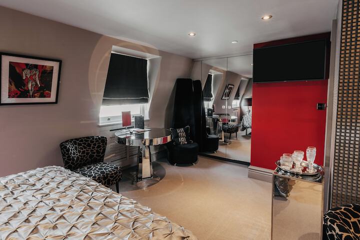 Room 32 of 75