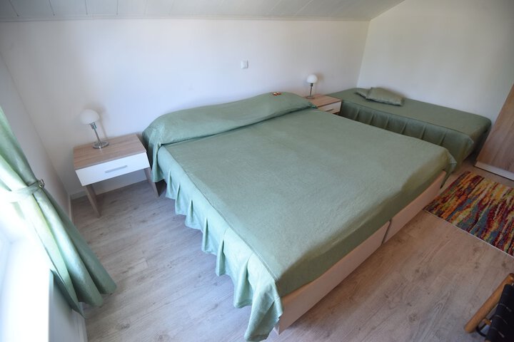 Room 5 of 137
