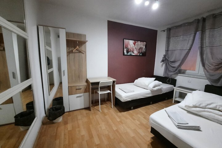 Room 102 of 159