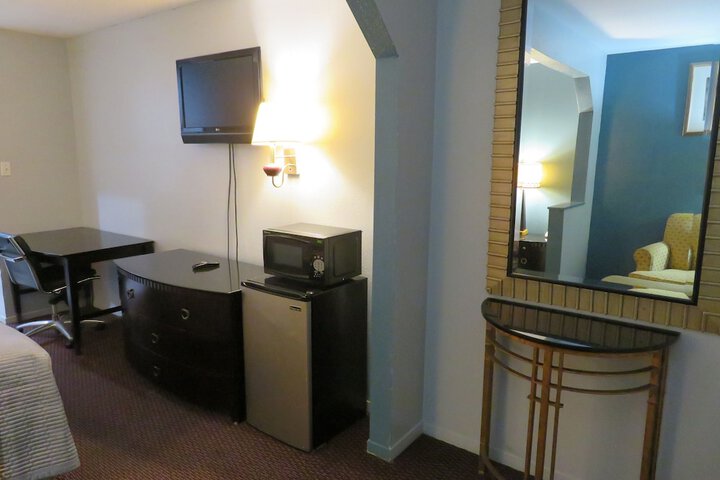 Room 4 of 11