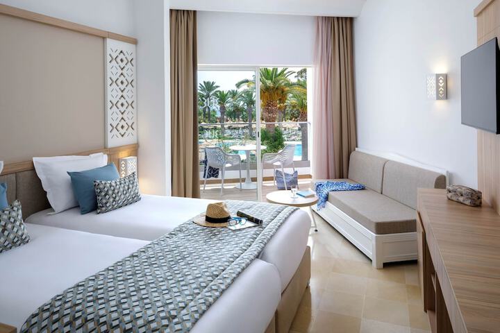 Room 4 of 48