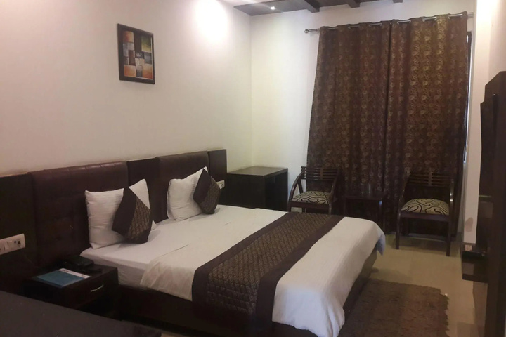 Room 5 of 13
