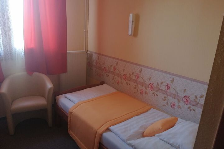 Room 6 of 46