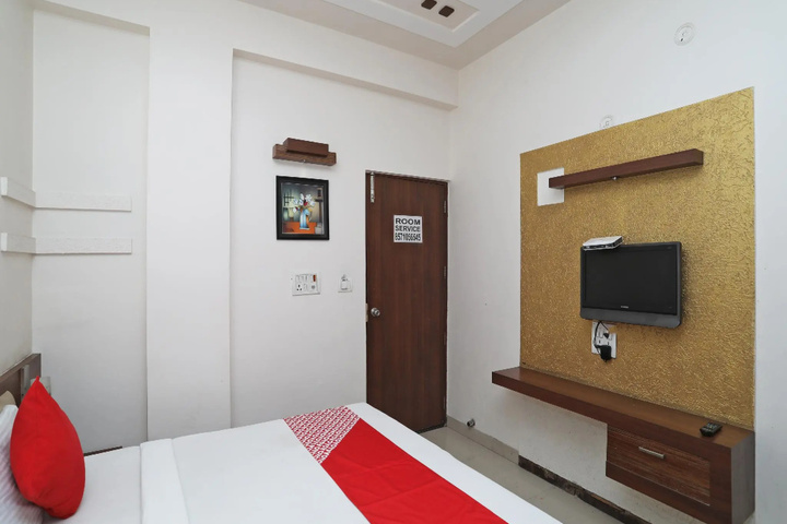 OYO 38103 Hotel Shubham