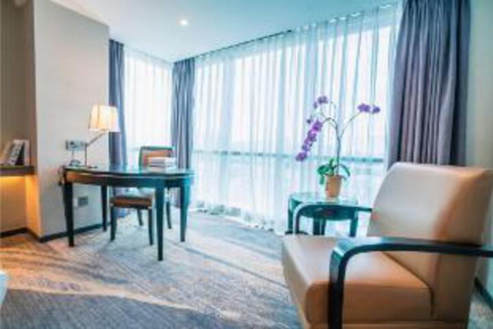 Room 21 of 21