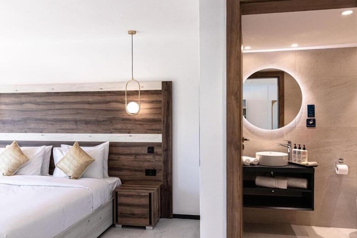 Room 5 of 18