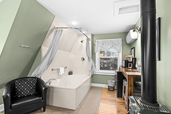 Room 11 of 62
