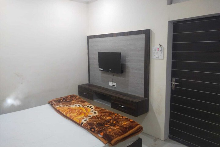 Room 12 of 22