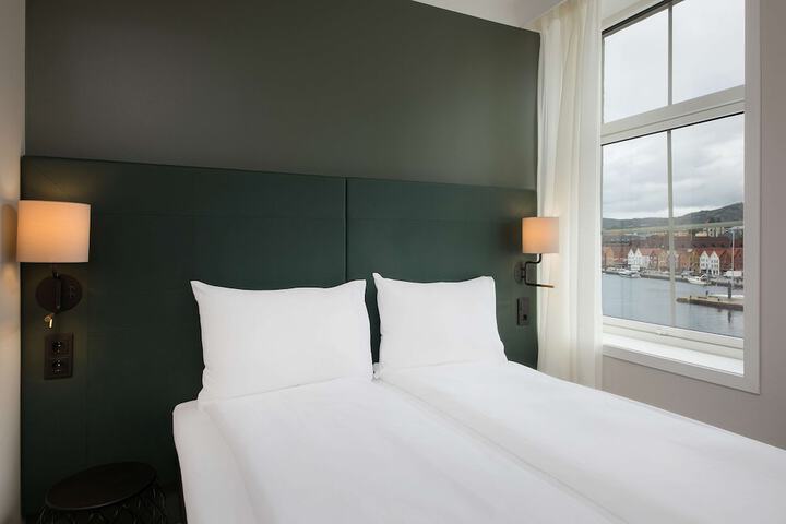 Room 33 of 63