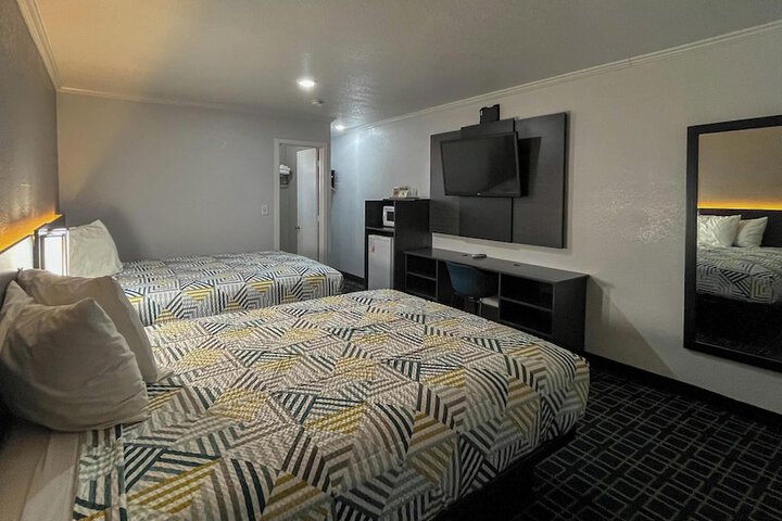 Room 4 of 39