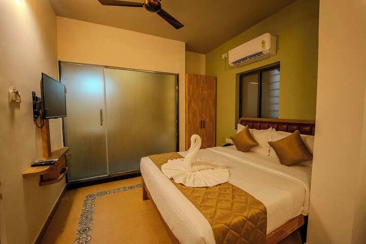 Room 6 of 25