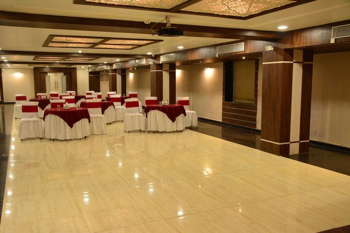 Ballroom/Hall 26 of 40
