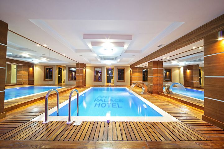 Pool Hotel