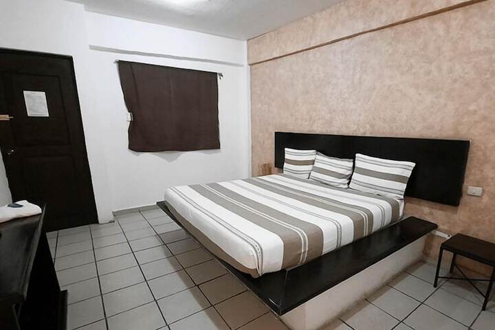 Room 6 of 10
