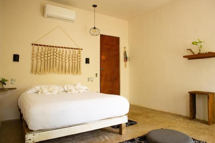 Room 5 of 11