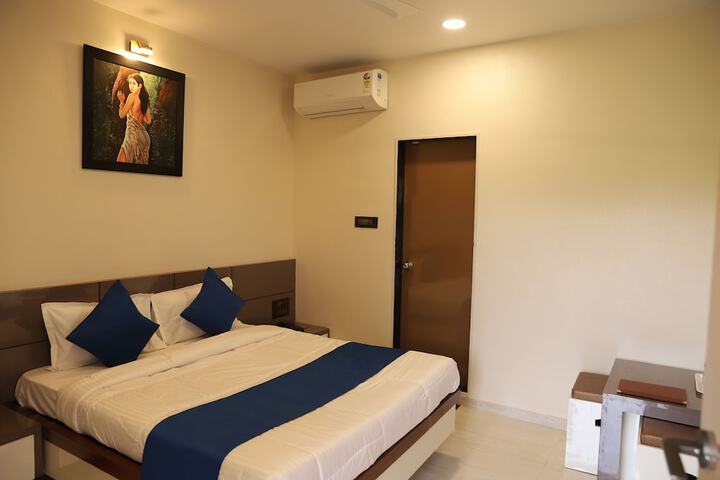 Room 7 of 33