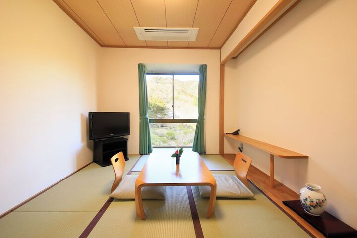 Room 6 of 35