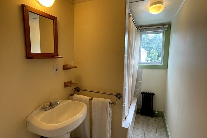 Room 33 of 37