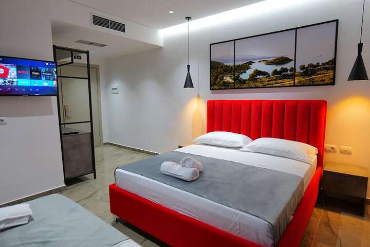 Room 52 of 137