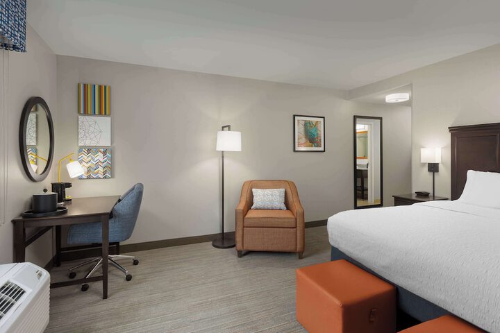 Room 10 of 28