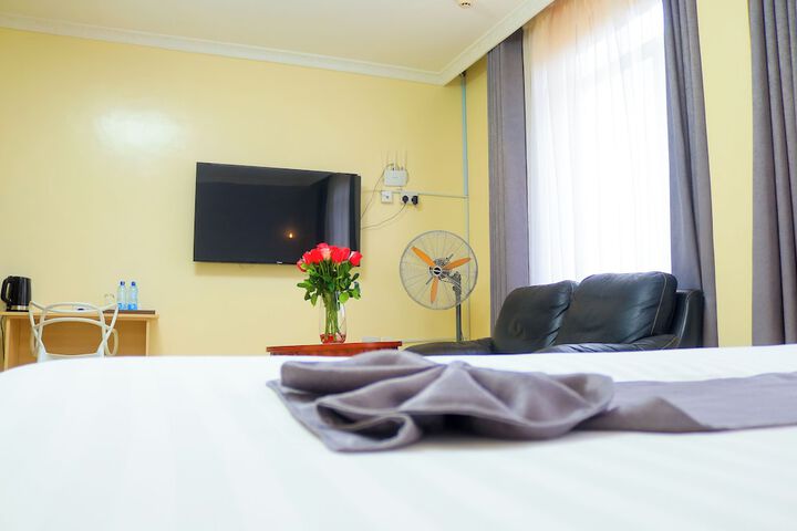 Room 6 of 19